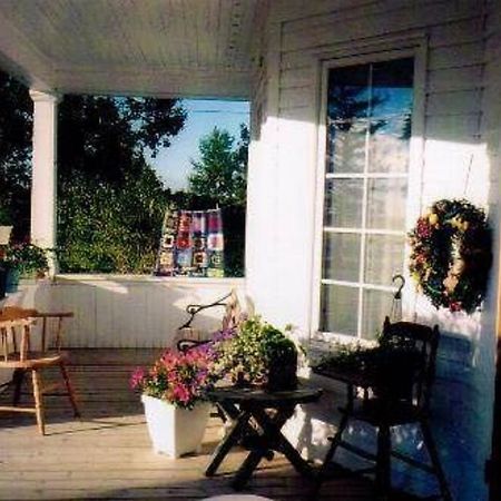 Sproule Heritage Bed & Breakfast Стратмор Экстерьер фото