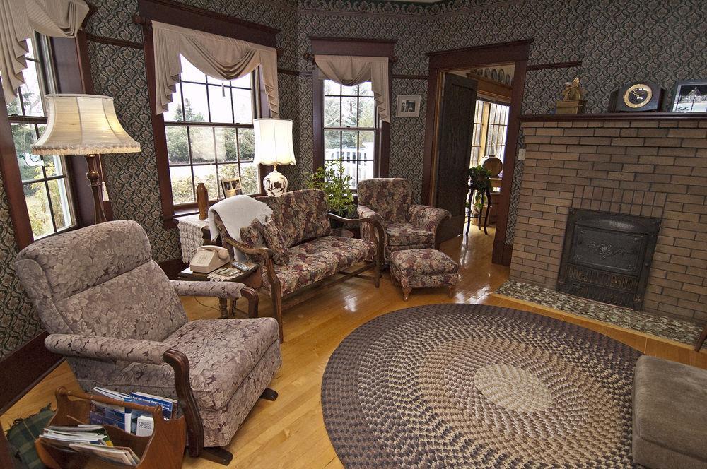 Sproule Heritage Bed & Breakfast Стратмор Экстерьер фото