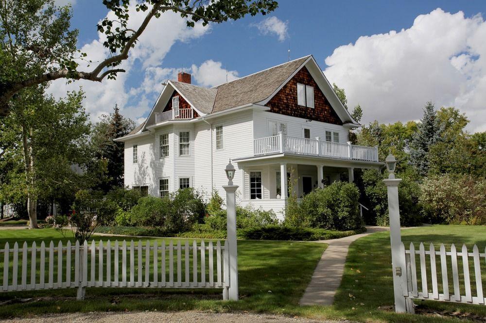 Sproule Heritage Bed & Breakfast Стратмор Экстерьер фото