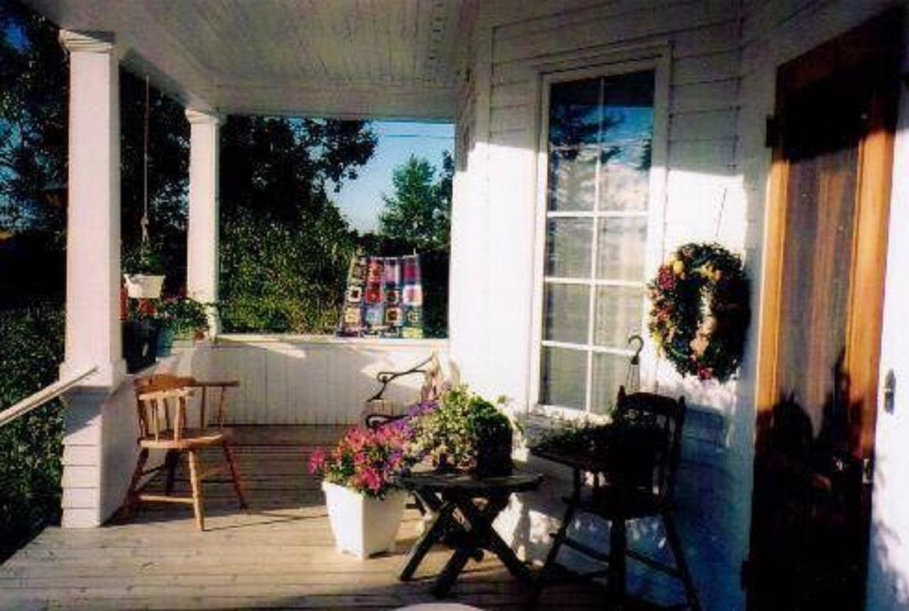 Sproule Heritage Bed & Breakfast Стратмор Экстерьер фото