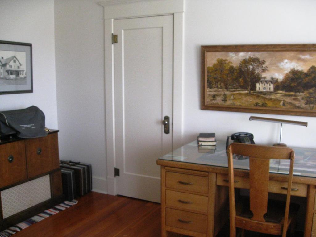 Sproule Heritage Bed & Breakfast Стратмор Экстерьер фото