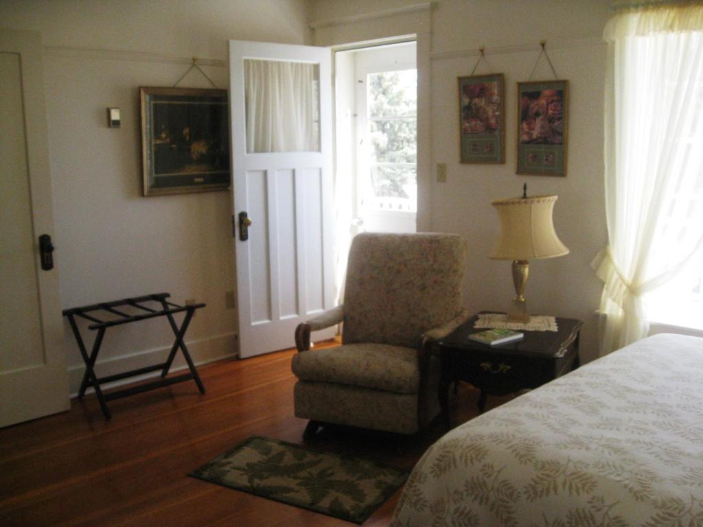 Sproule Heritage Bed & Breakfast Стратмор Экстерьер фото