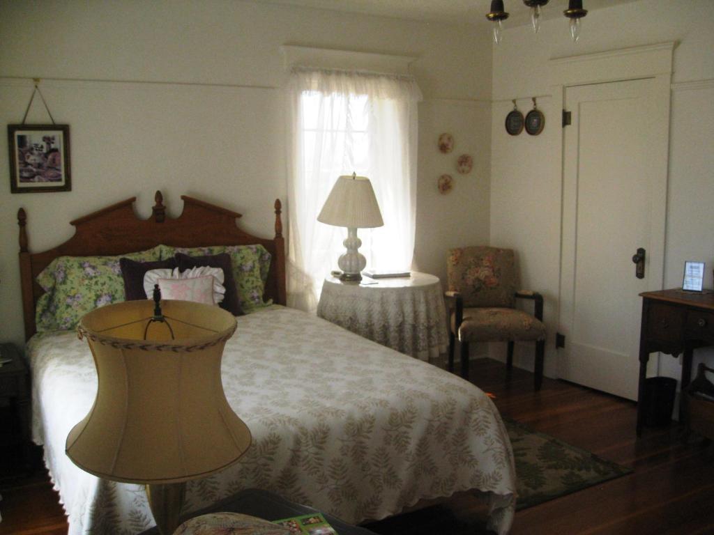 Sproule Heritage Bed & Breakfast Стратмор Экстерьер фото