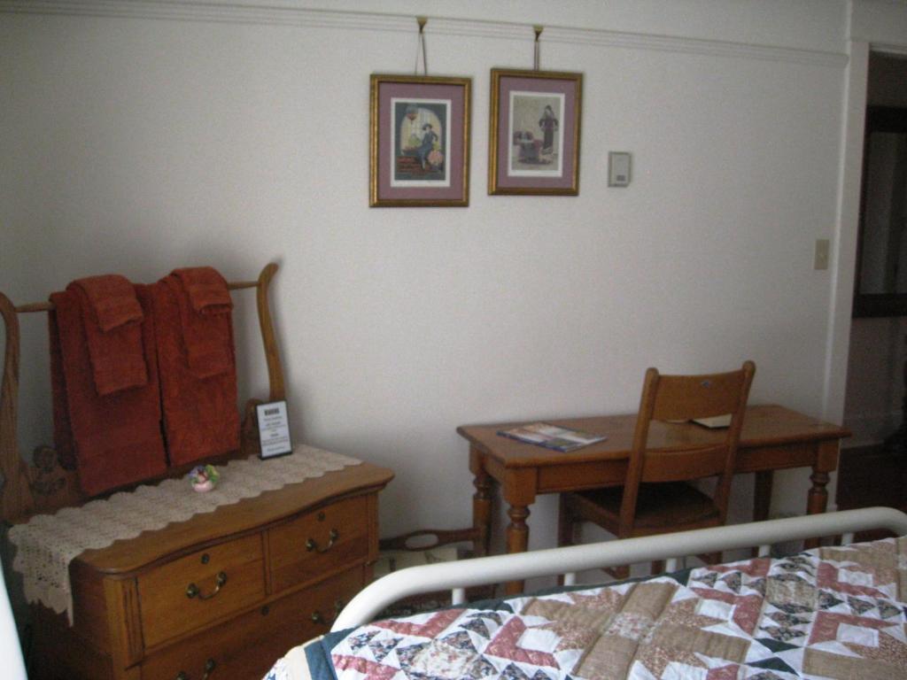Sproule Heritage Bed & Breakfast Стратмор Экстерьер фото