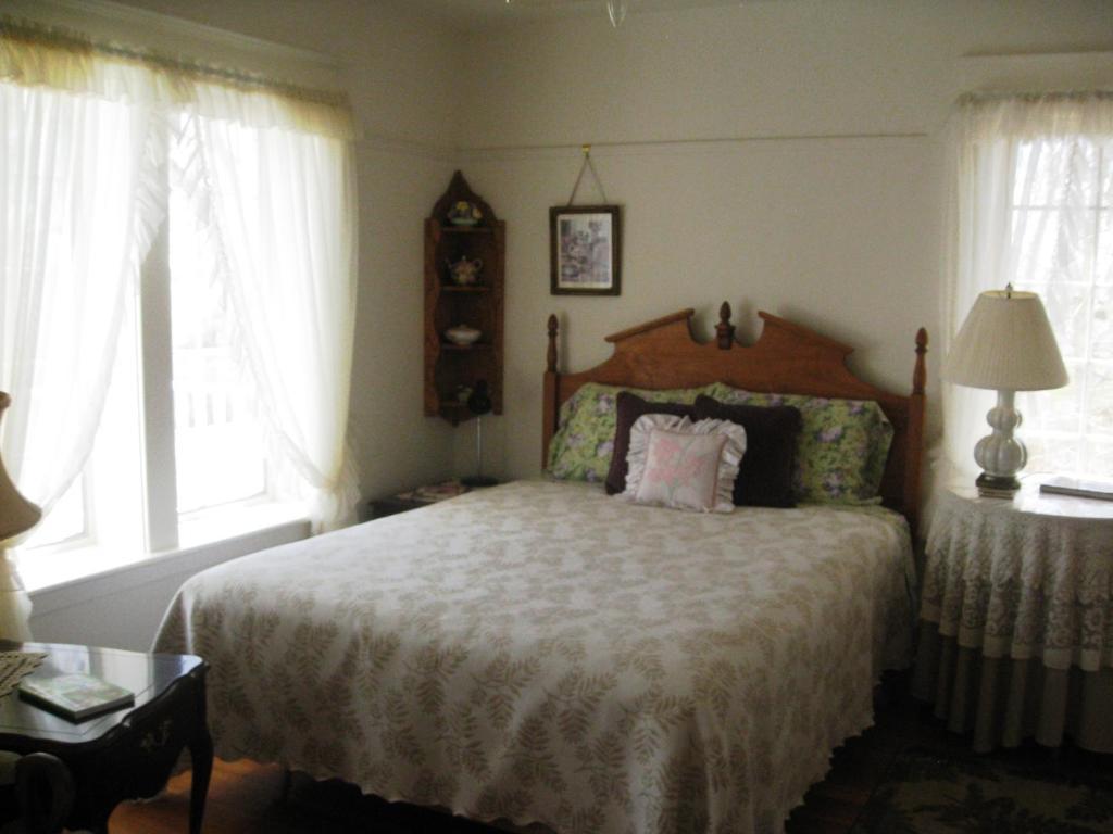 Sproule Heritage Bed & Breakfast Стратмор Экстерьер фото