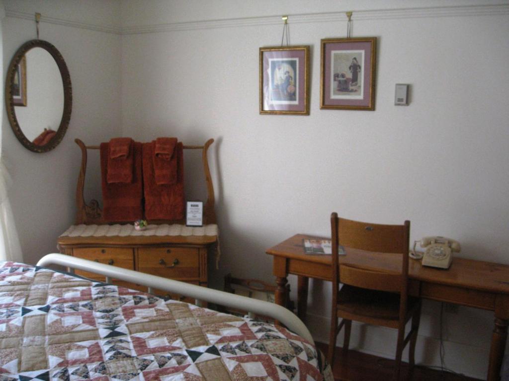Sproule Heritage Bed & Breakfast Стратмор Экстерьер фото