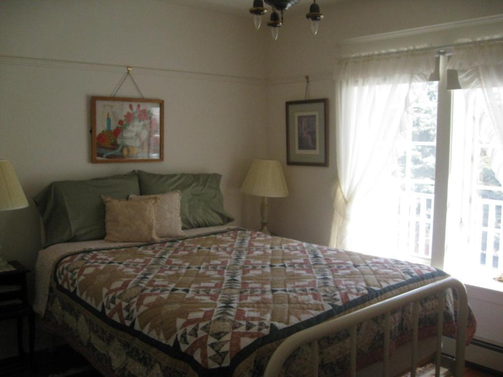 Sproule Heritage Bed & Breakfast Стратмор Экстерьер фото