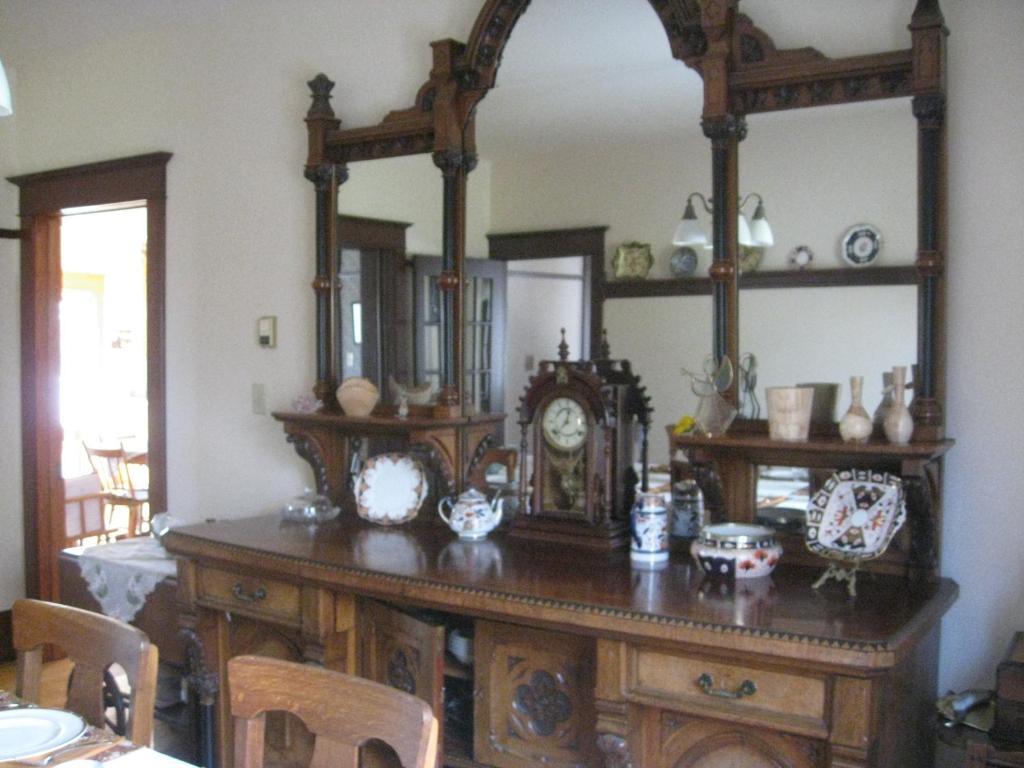 Sproule Heritage Bed & Breakfast Стратмор Экстерьер фото