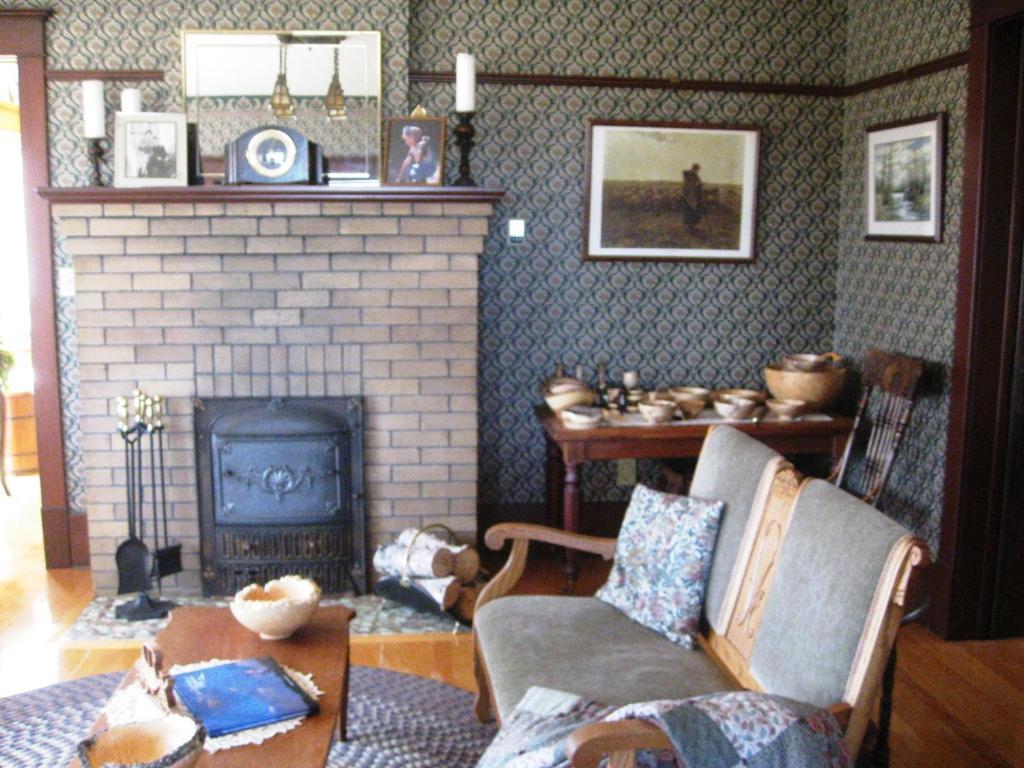 Sproule Heritage Bed & Breakfast Стратмор Экстерьер фото